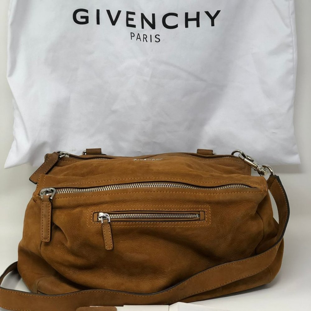 GIVENCHY